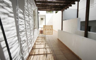 Beautiful, fully refurbished apartment with spacious terraces.